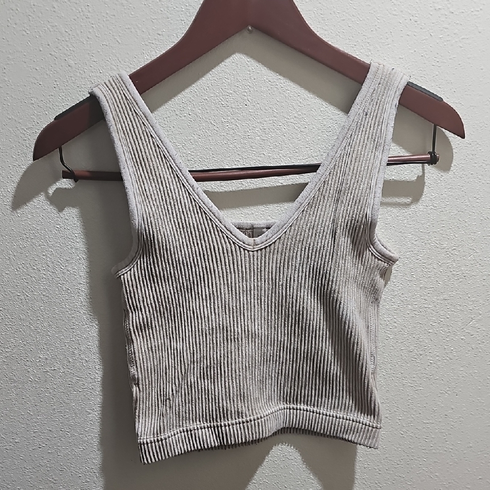 Zenana Outfitters Ribbed V-Neck Crop Top in Gray